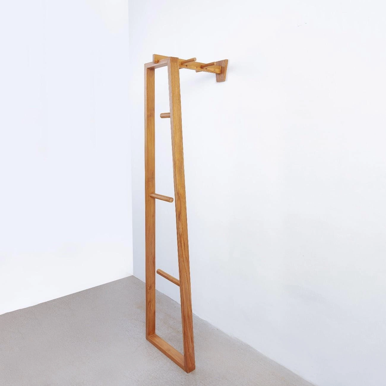Aiyla Leaning Towel Rack
