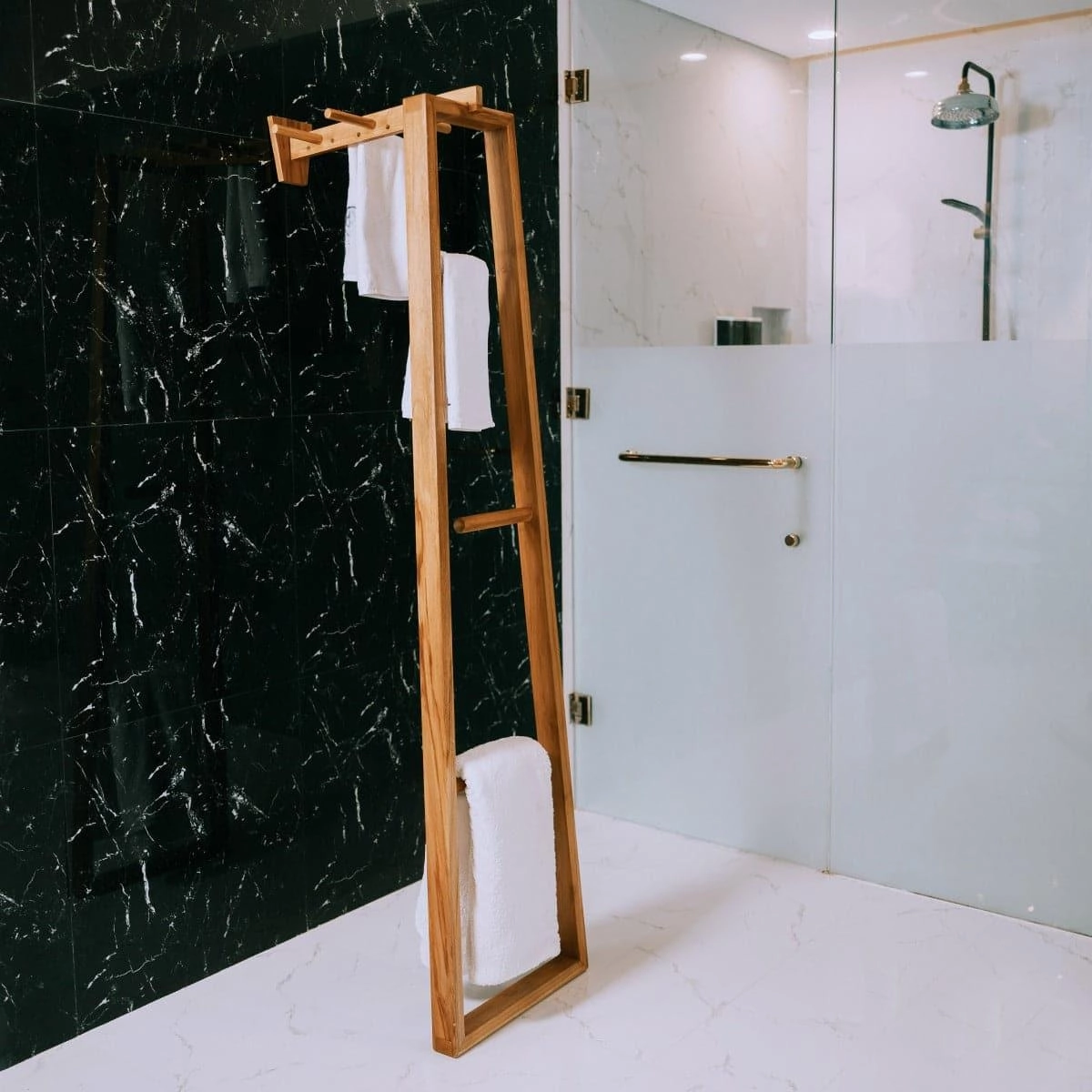 Aiyla Leaning Towel Rack
