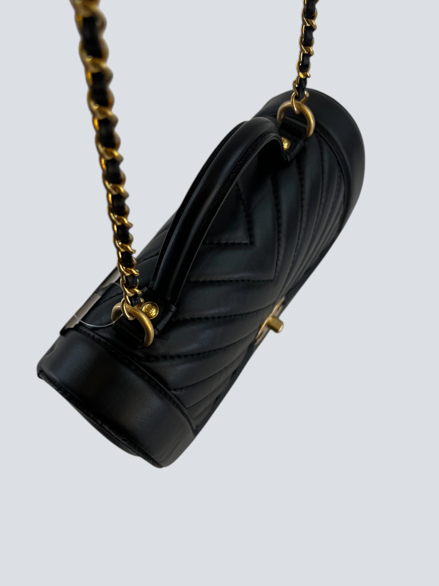 Chanel Black Calfskin Leather CC Chevron Flap  Handbag