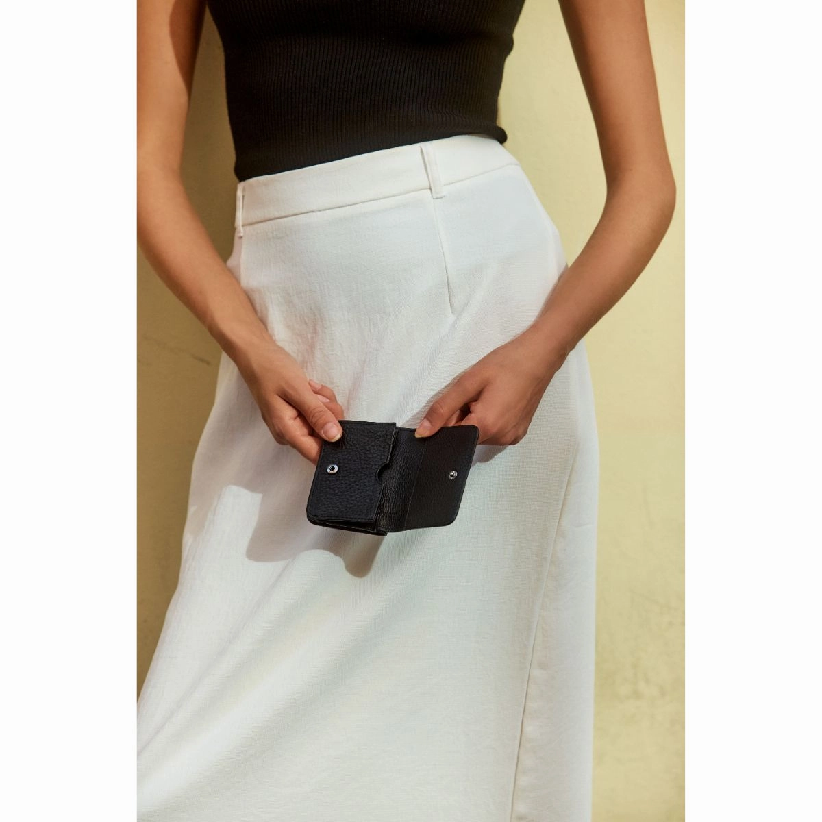STATUS ANXIETY -  Miles Away Leather Card Holder Wallet